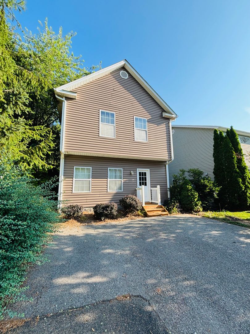 3 Bedroom, 2.5 Bath Townhouse