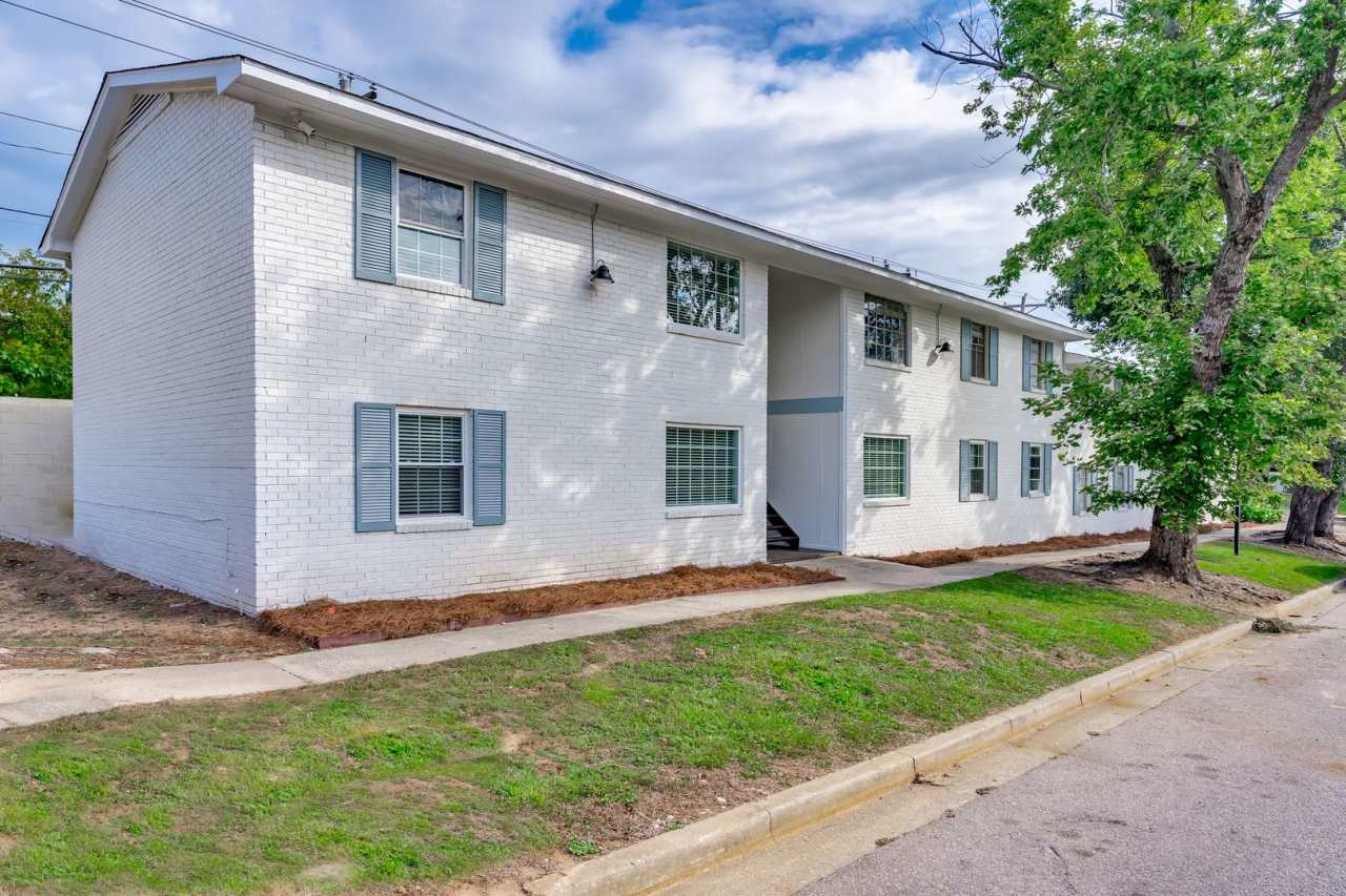 Charming 1-bedroom, 1-bath apartment located in the highly sought-after Rosewood area! - Apt 8