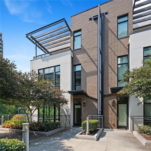 721 Longleaf Drive NE