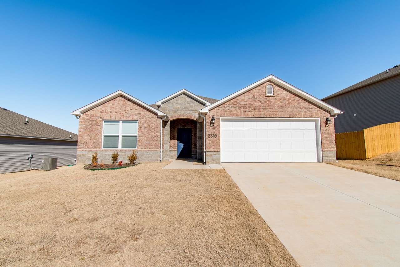 Well-Kept 4-bedroom 2 bath Home in Lowell! GREAT Location!