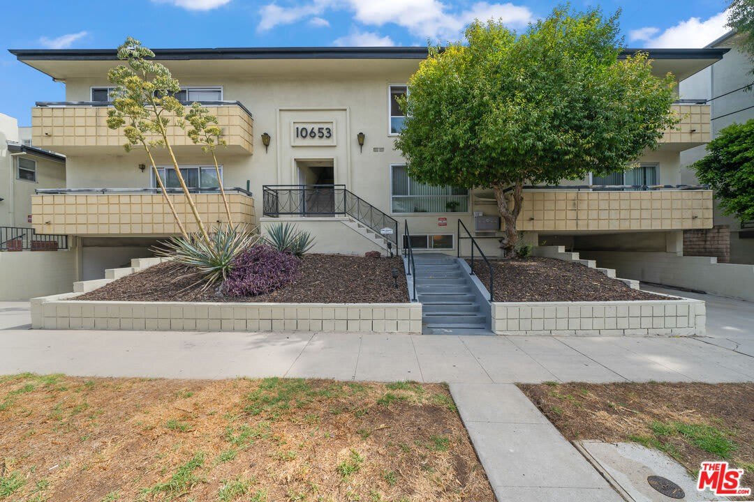 10653 Holman Ave