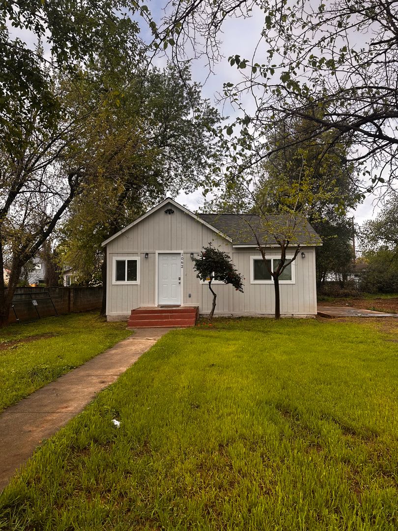 REMODELED 2 BED 1 BATH HOUSE *MOVE IN READY*