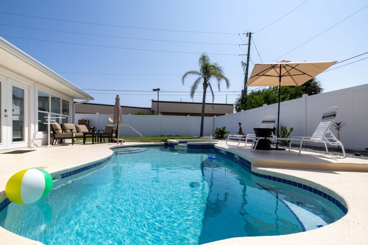 Vacation Pool home located directly Across from Beach and Tiki Bar and Pet Friendly 1 Mile to Flagler