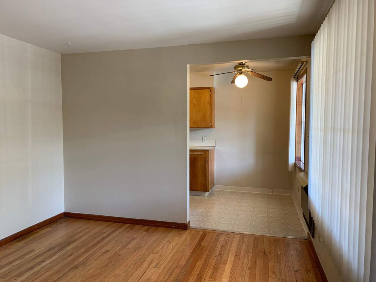 W1317 - Hudson's Bay Court