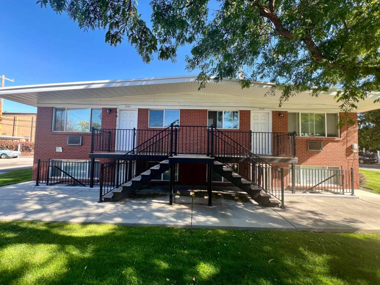 Move in special! 1/2 off first month's rent on Remodeled unit in Millcreek