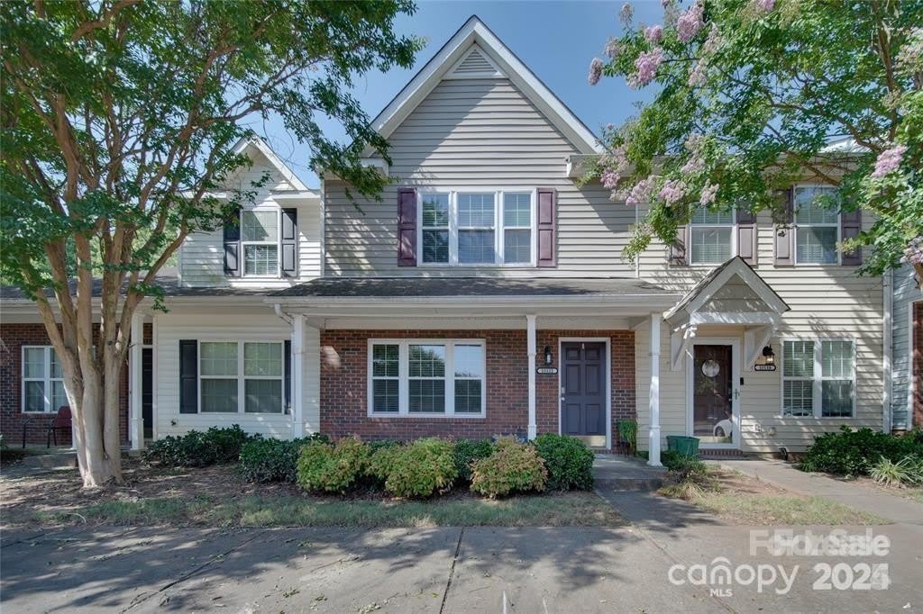 10122 Ballyclare Court