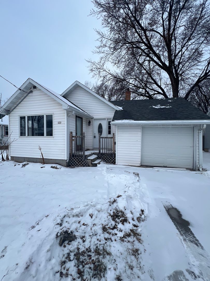 Beautiful 2 Bedroom 1.5 Bathroom Home