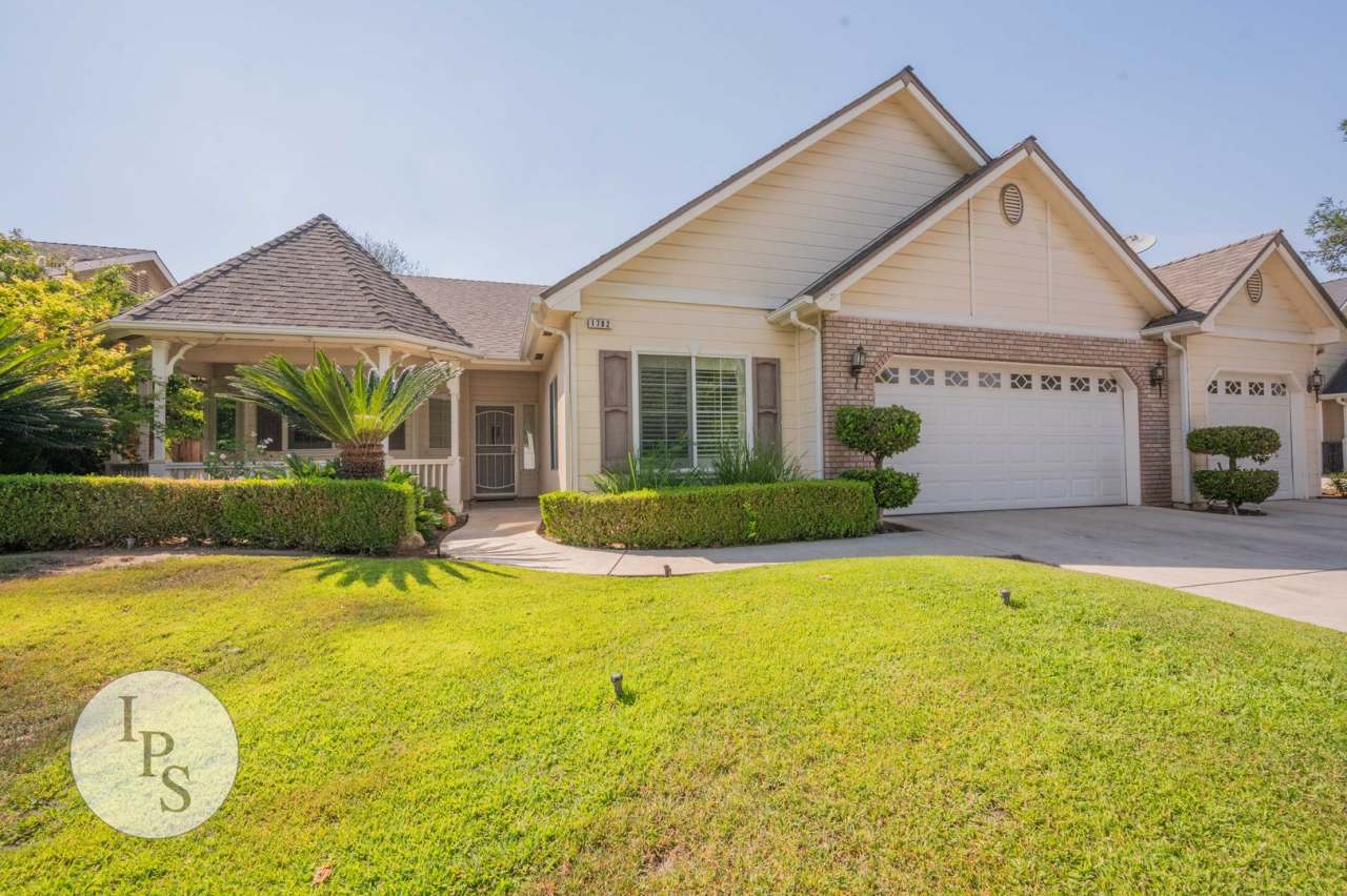 Clovis Lennar Home, 4BR/2BA, Blt 2005 – 3 Car Garage, Bluff View, Lots of Amenities!