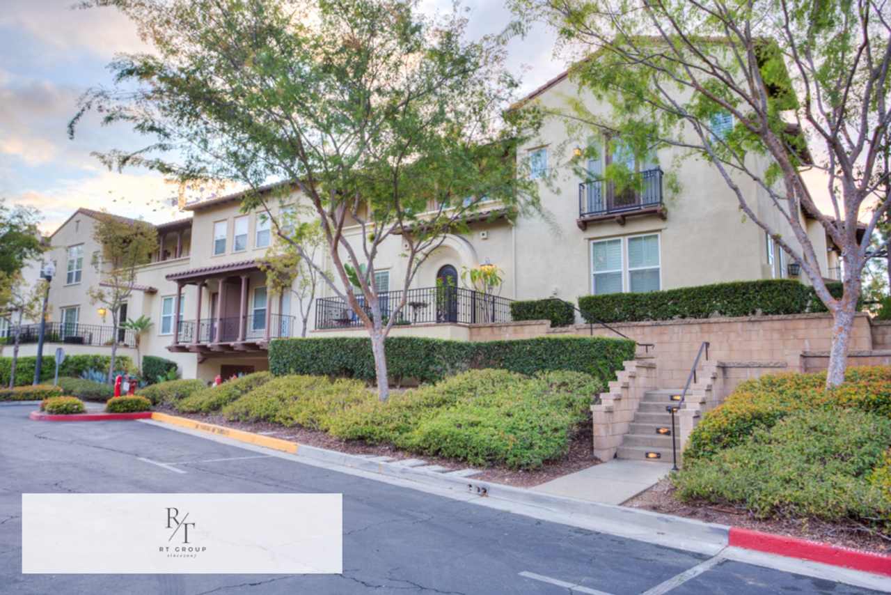 Walnut Valley Unified School District! 3 Bedrooms  4 Bathrooms/ Townhouse