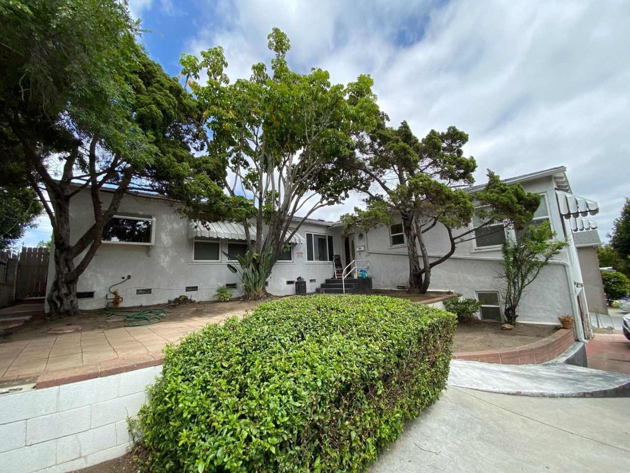 Large House!! Quick walk to campus!!