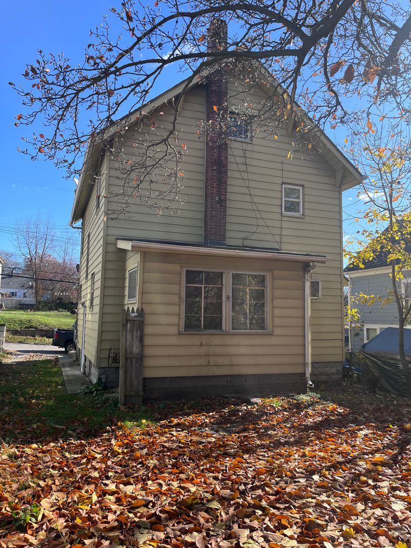 For Rent – Charming 3-Bedroom Colonial – $1,300/mo 2160 SW 12th St, Akron, OH 44314