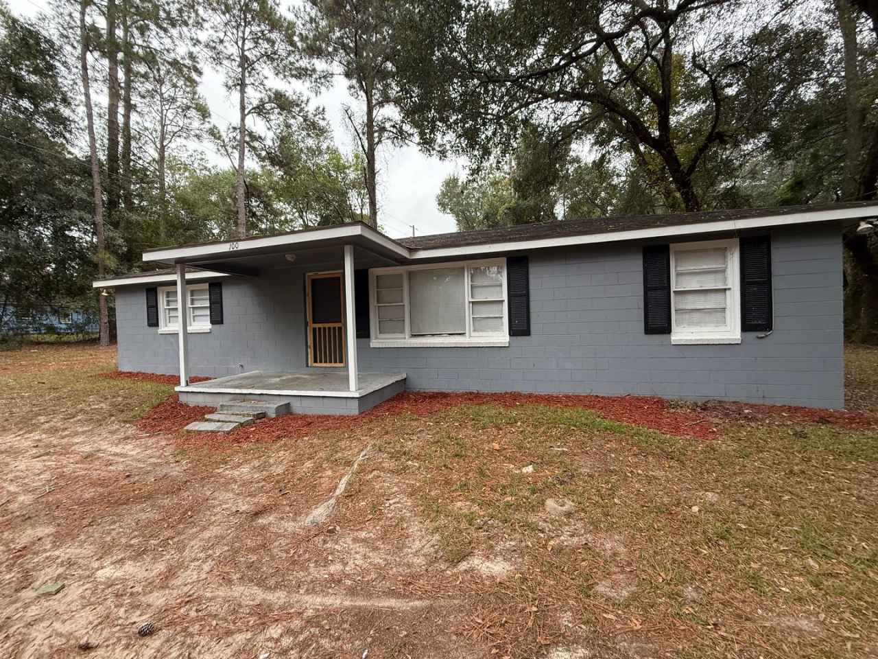 Spacious 3 Bedroom 1 Bath home with Appliance and Washer/Hookup.