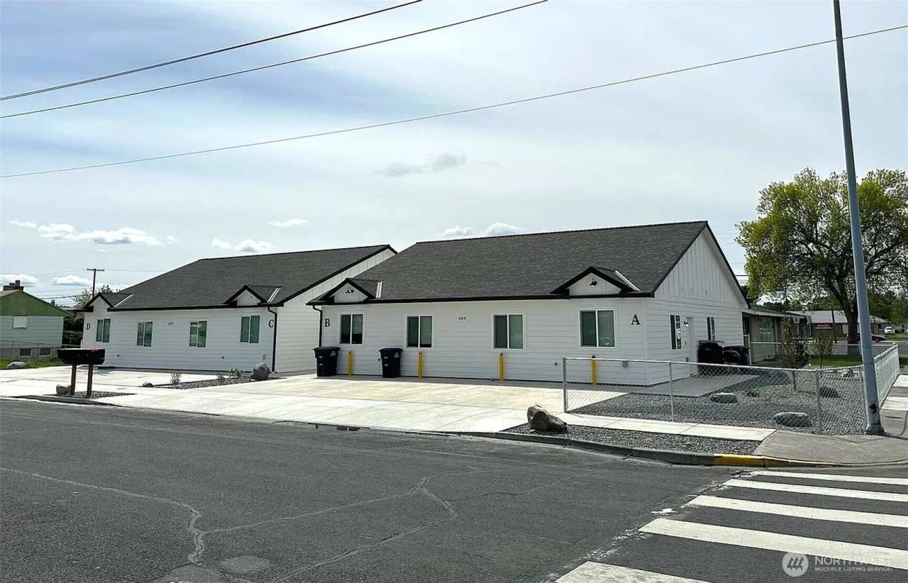 3 Bedroom Unit in 4 Plex, close to Downtown Moses Lake!