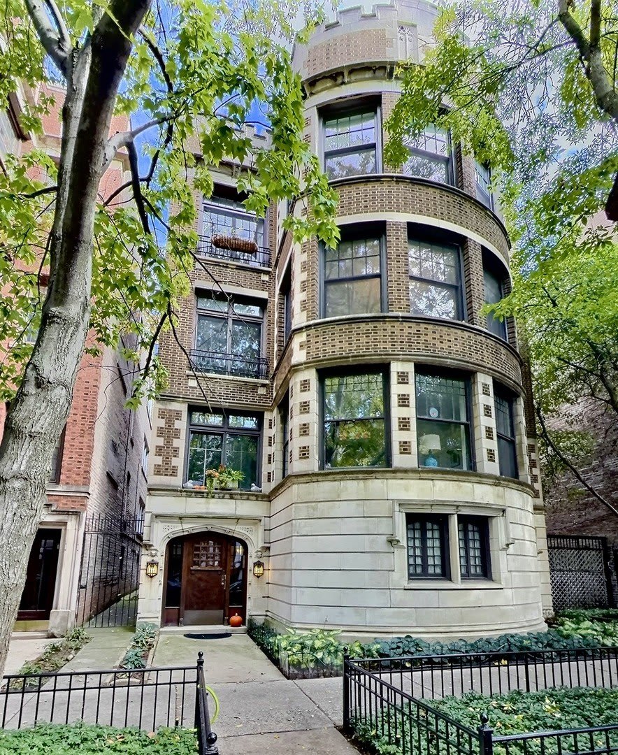 2921 N Pine Grove Avenue