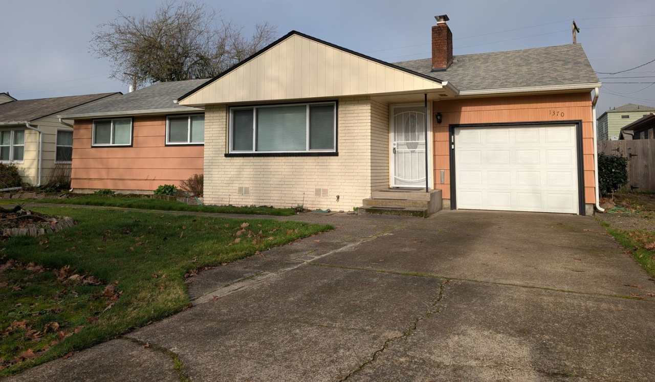 Charming 3 bed/1 bath with large yard and great patio space!