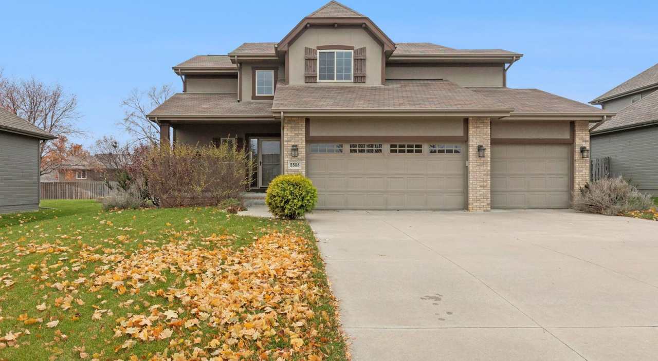Spacious 5 Bedroom in Great Millard West Location!!