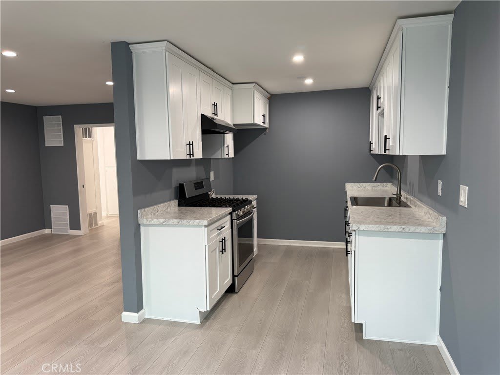 6722 Whitsett Avenue