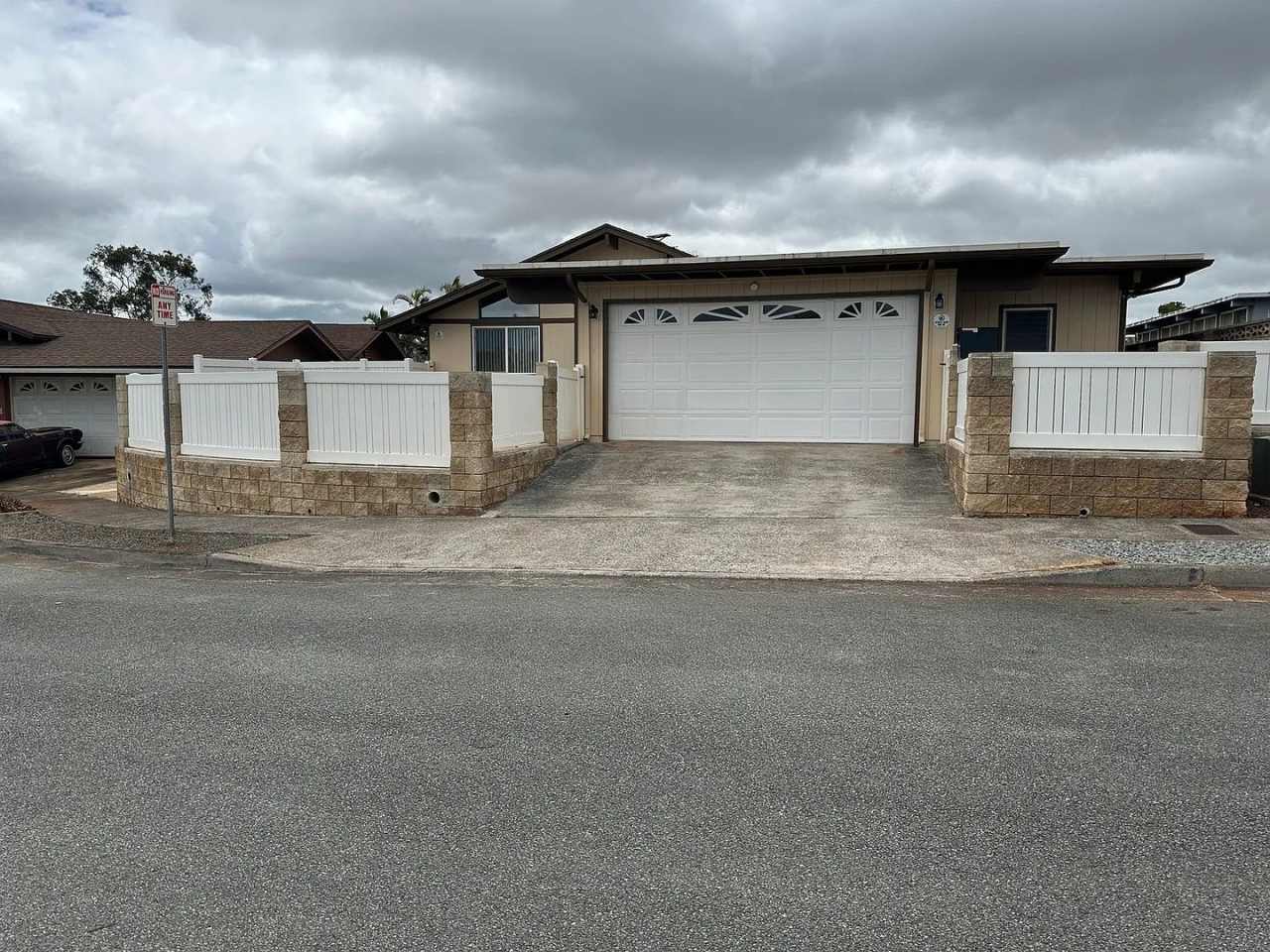 Spacious, 4 bedroom 2 bath single family home in Mililani located on a cul de sac.