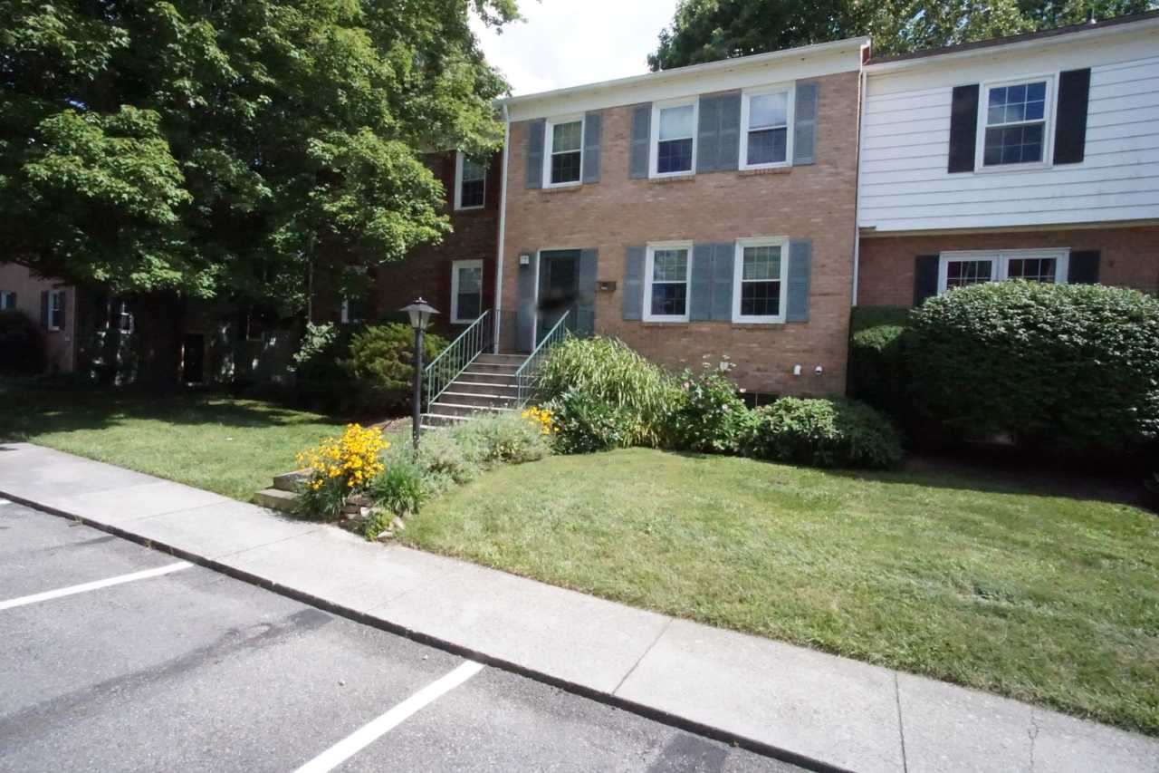 3 bedroom / 2 1/2 Bath. Close to Campus. Pet friendly. Undergrad welcome.