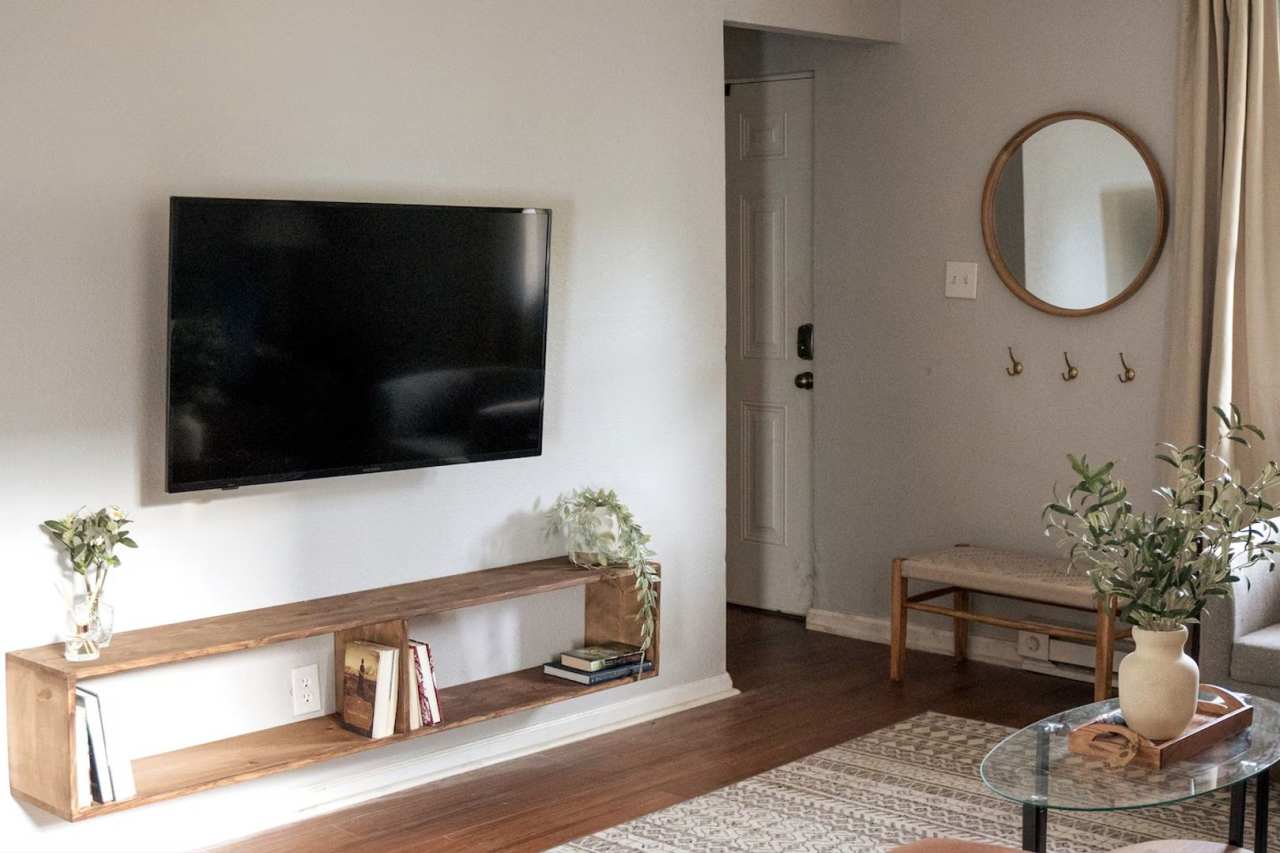 Room in 2 Bedroom Home at Liberty St