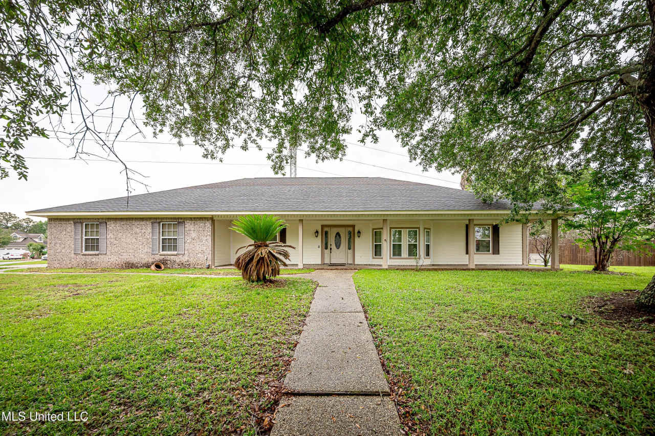 3556 N River Ridge Drive