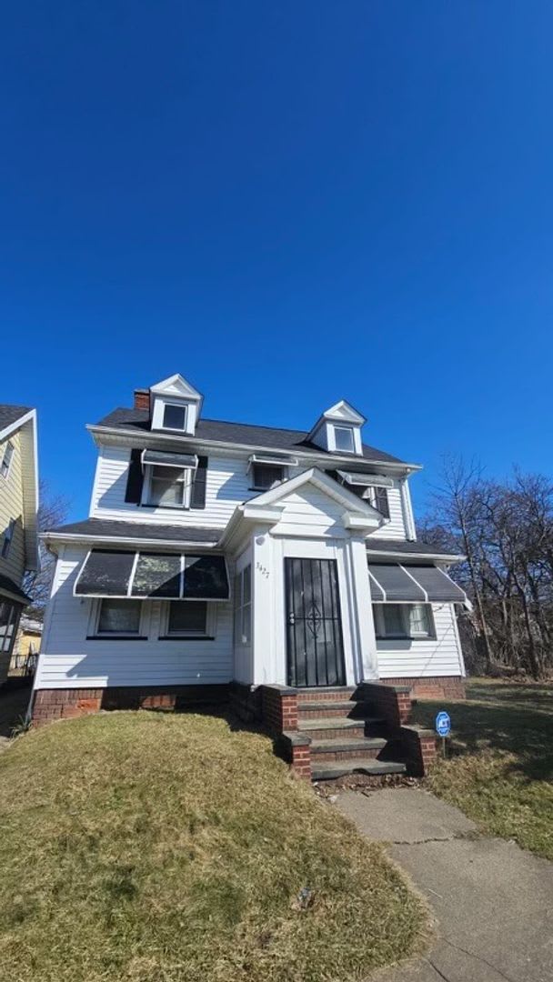 Charming 3-Bedroom Property in Prime Location