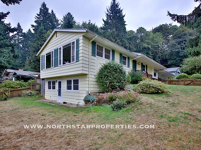 Great Lake Oswego Home Walking Distance to Everything