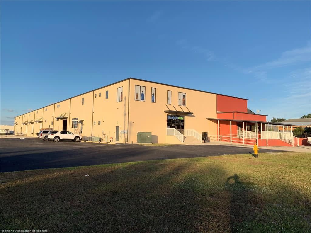 110 W Interlake Boulevard