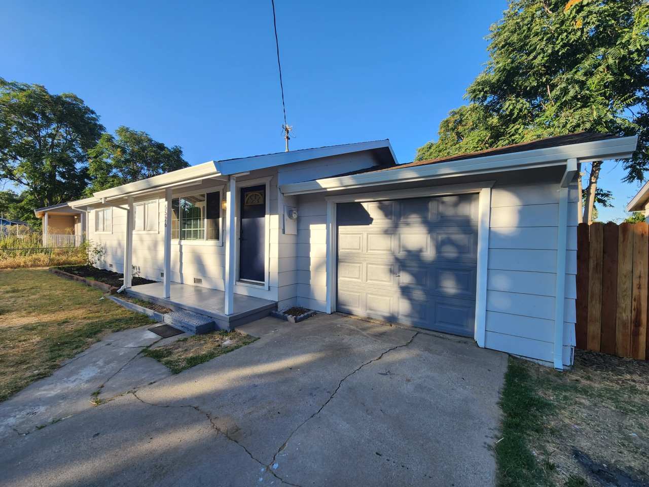 5526 Cottonwood Avenue