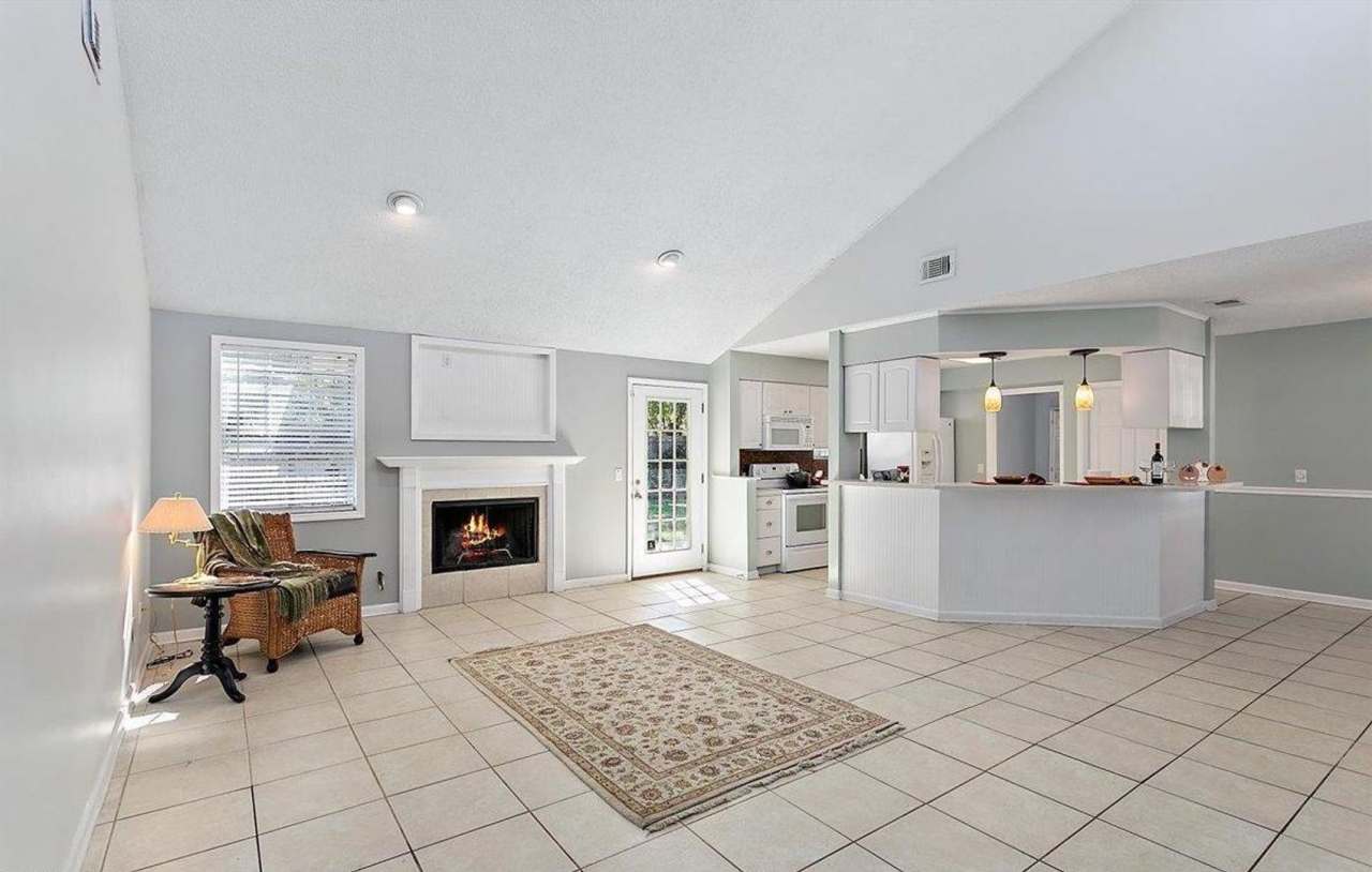 Spacious 3-Bedroom, 2-bathroom Home in Mandarin with Large Backyard!