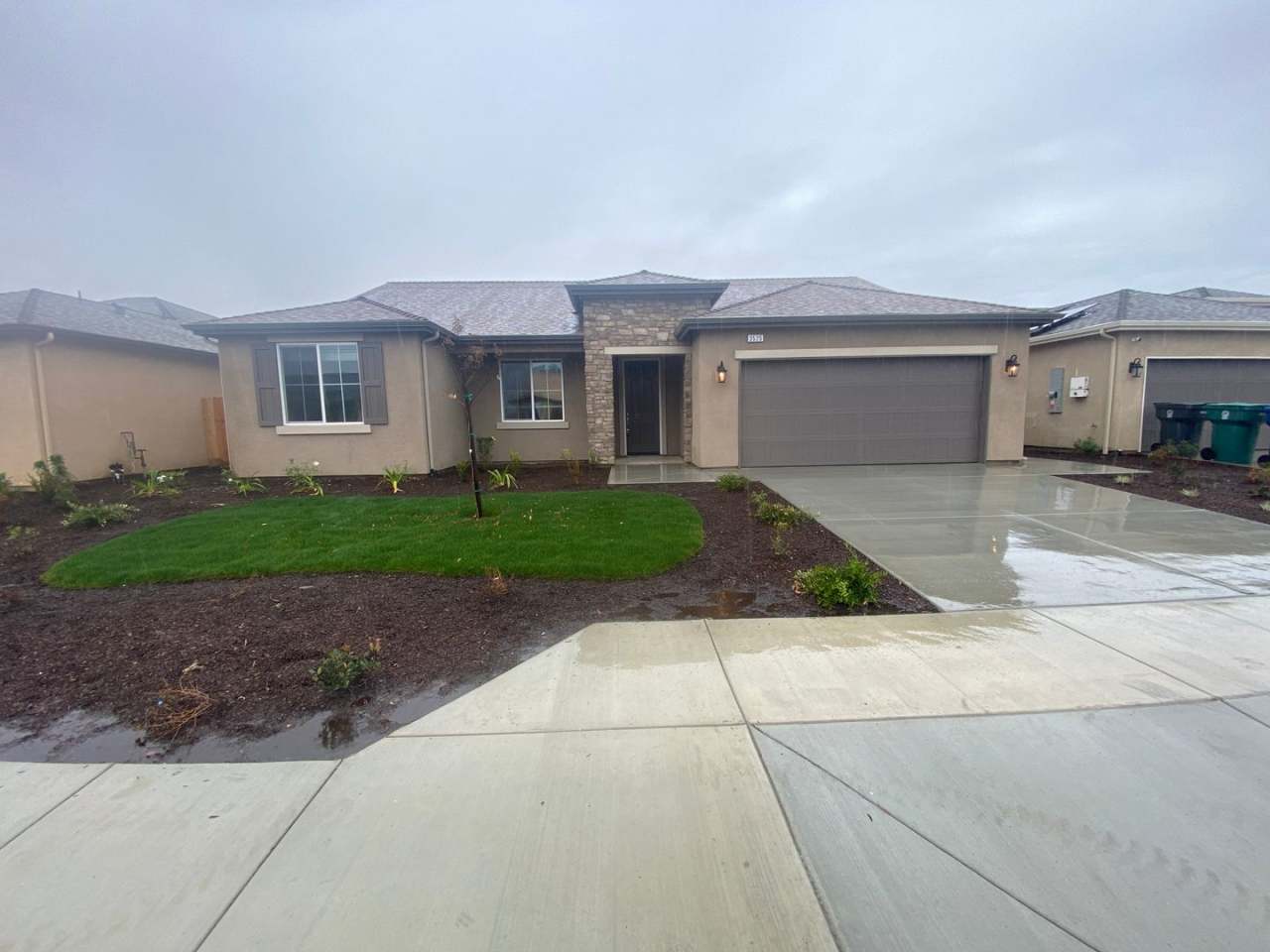 Newer 3 Bedroom 2 Bathroom Home in Tulare!