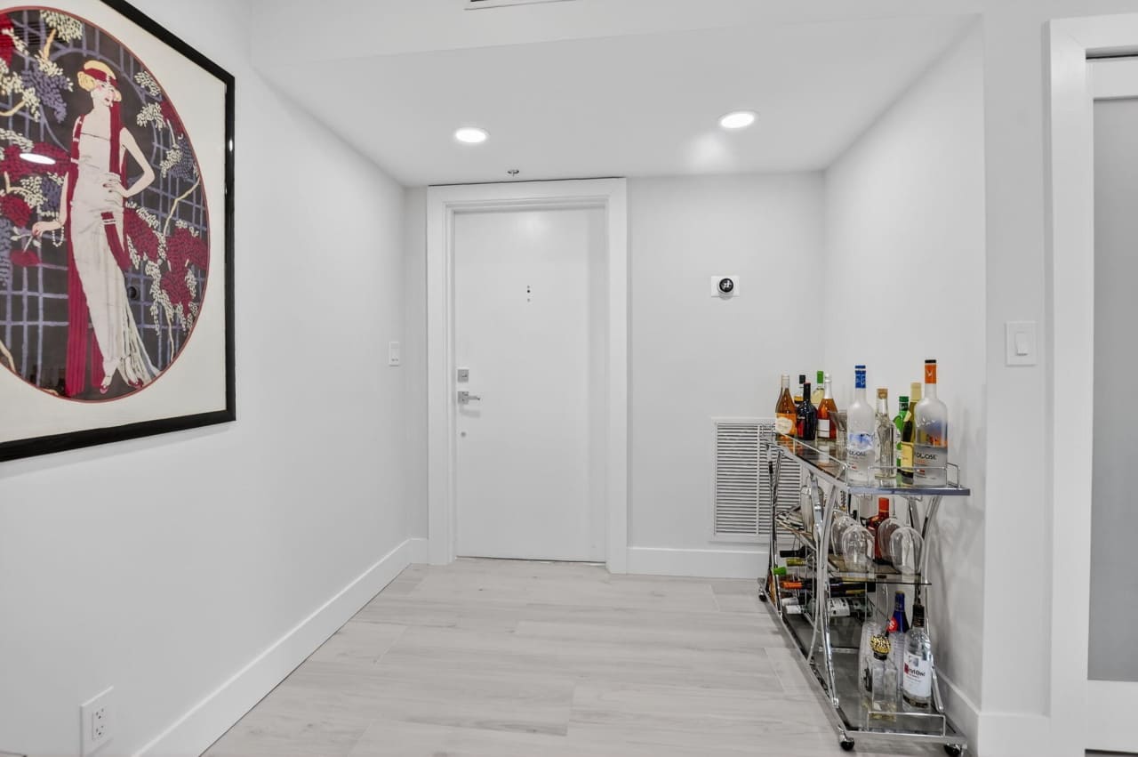 7802 Lakeside Boulevard