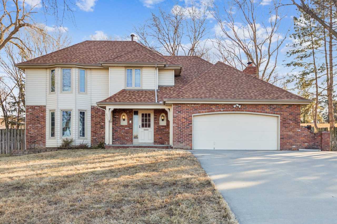 Well Located  Spacious 4 Bedroom!!