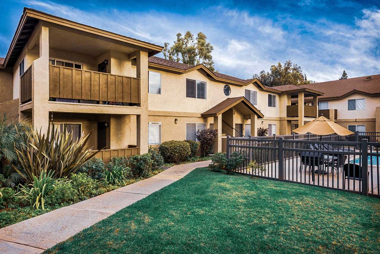 Elán Poway Hills Apartments