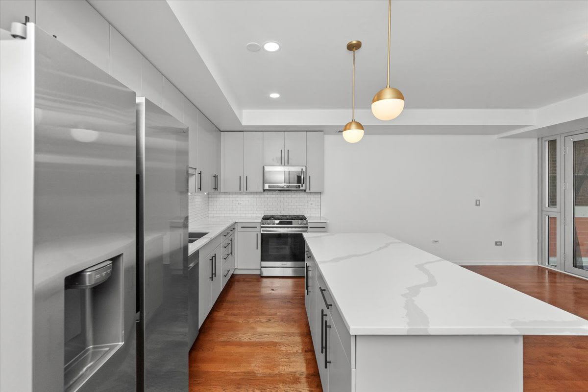 744 West Fullerton Avenue