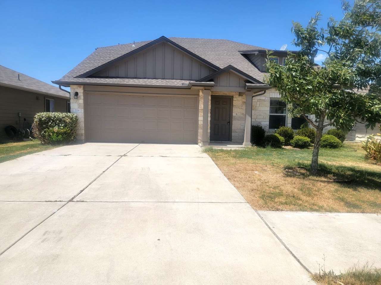 Spacious 3 Bedroom, 2.5 Bath Home with Garage  Tall Ceilings