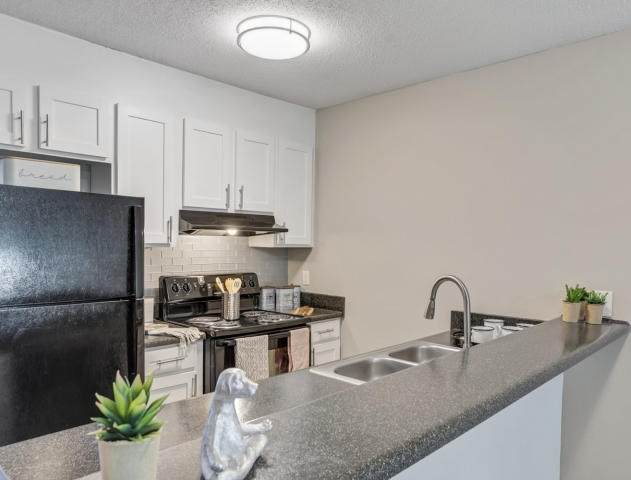 300 Hunters Rd Unit D33