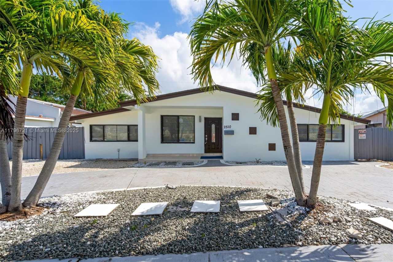 2510 NE 215th St
