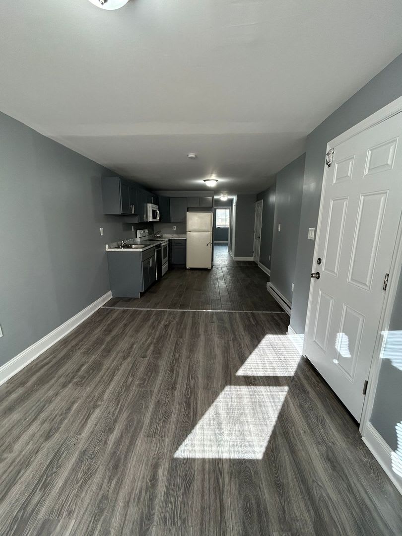 NEW 2 BED 1 BATH APARTMENT FIRST FLOOR