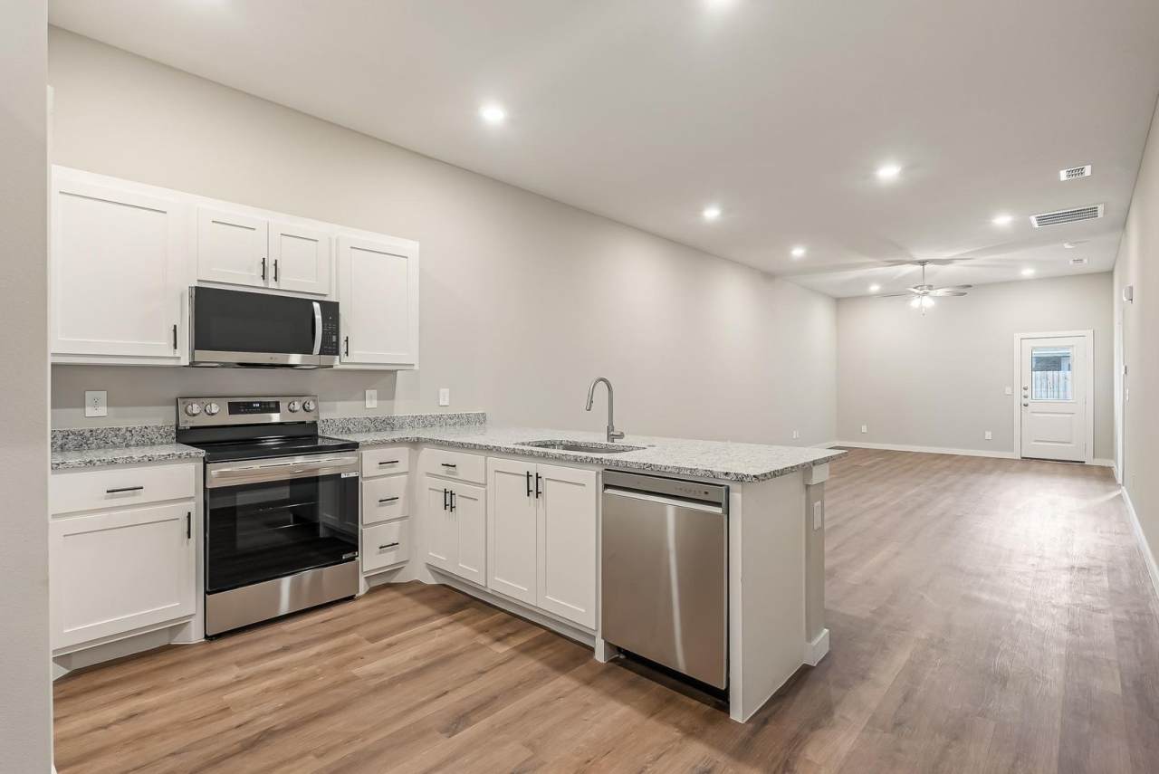 Comfort Meets Convenience – 3/2 Duplex Available Now!