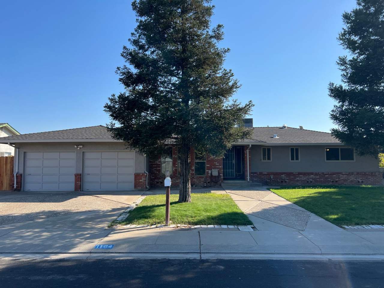 3 bedroom single story in Manteca!