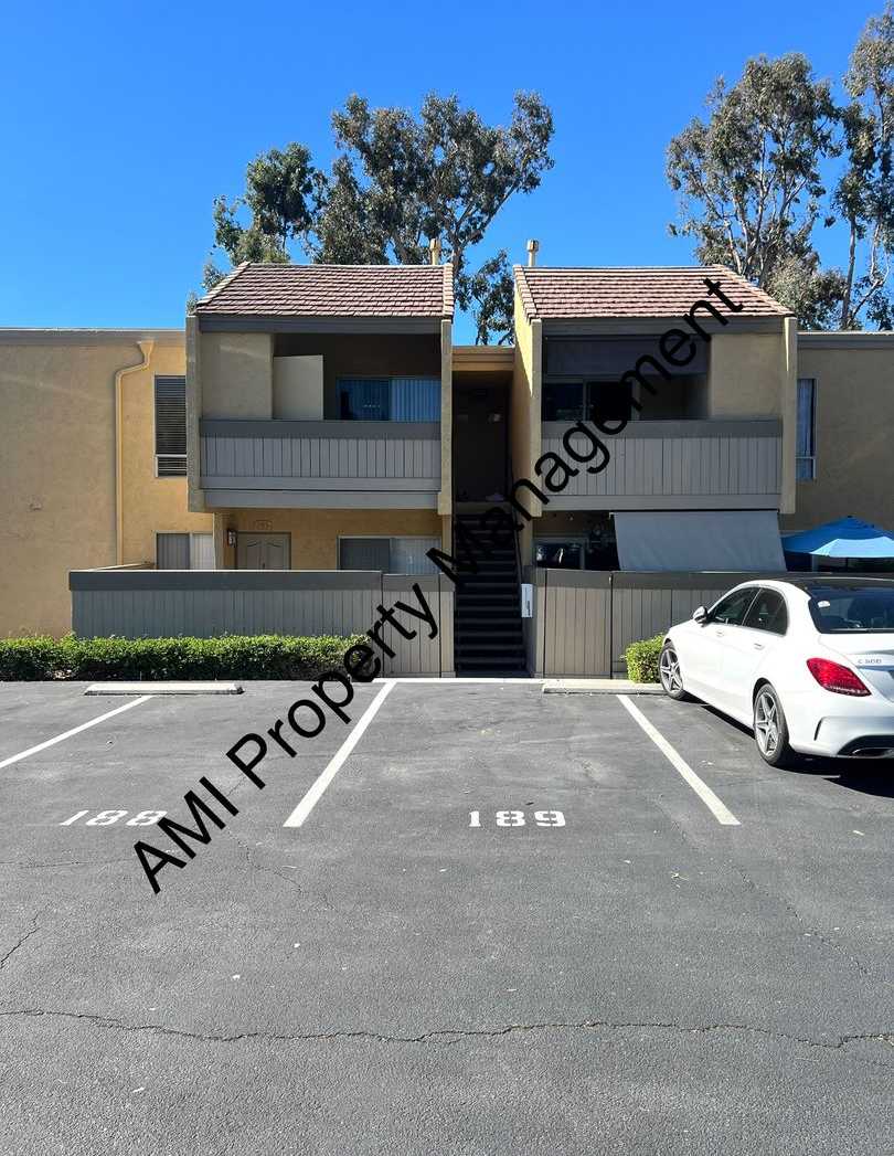 1/2 OFF 1ST MONTH"S RENT!! MOVE IN BY DECEMBER 1ST!!