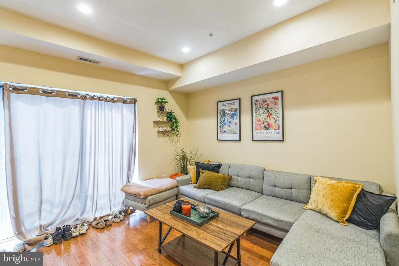 1614 CAMBRIDGE STREET