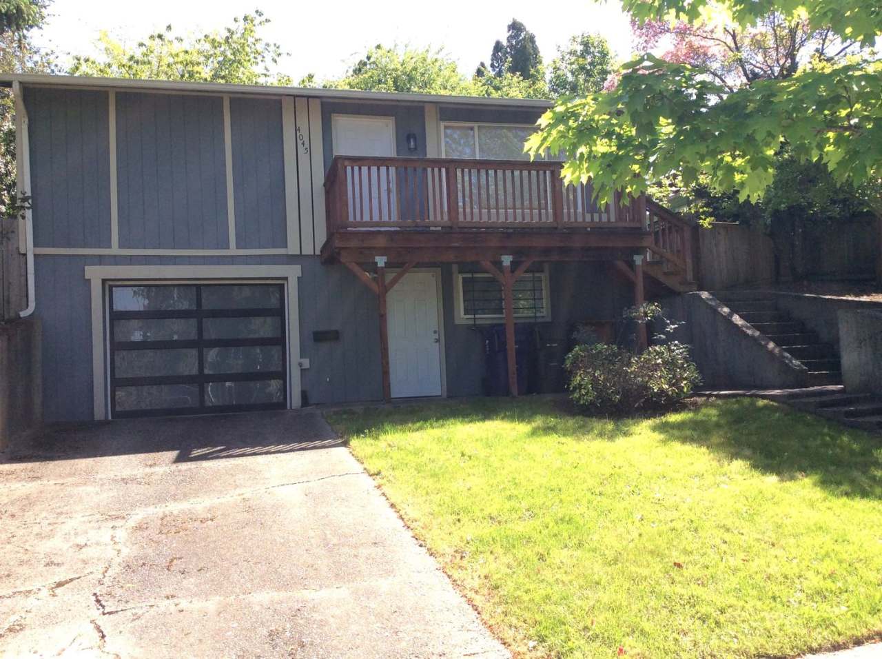 Lovely 3 Bdrm+ - 2 story home in Tacoma! Now available!