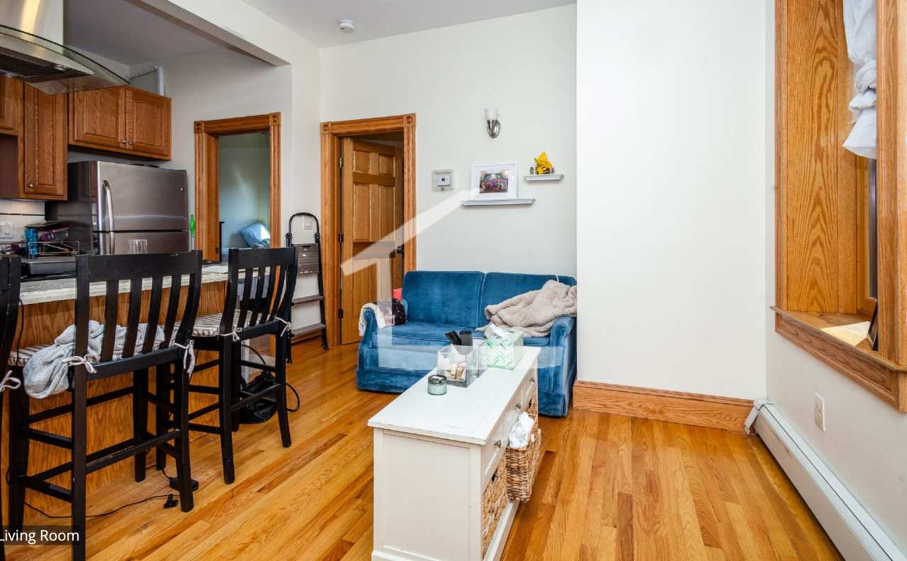 HOT BEACON HILL LISTING!!!!!!