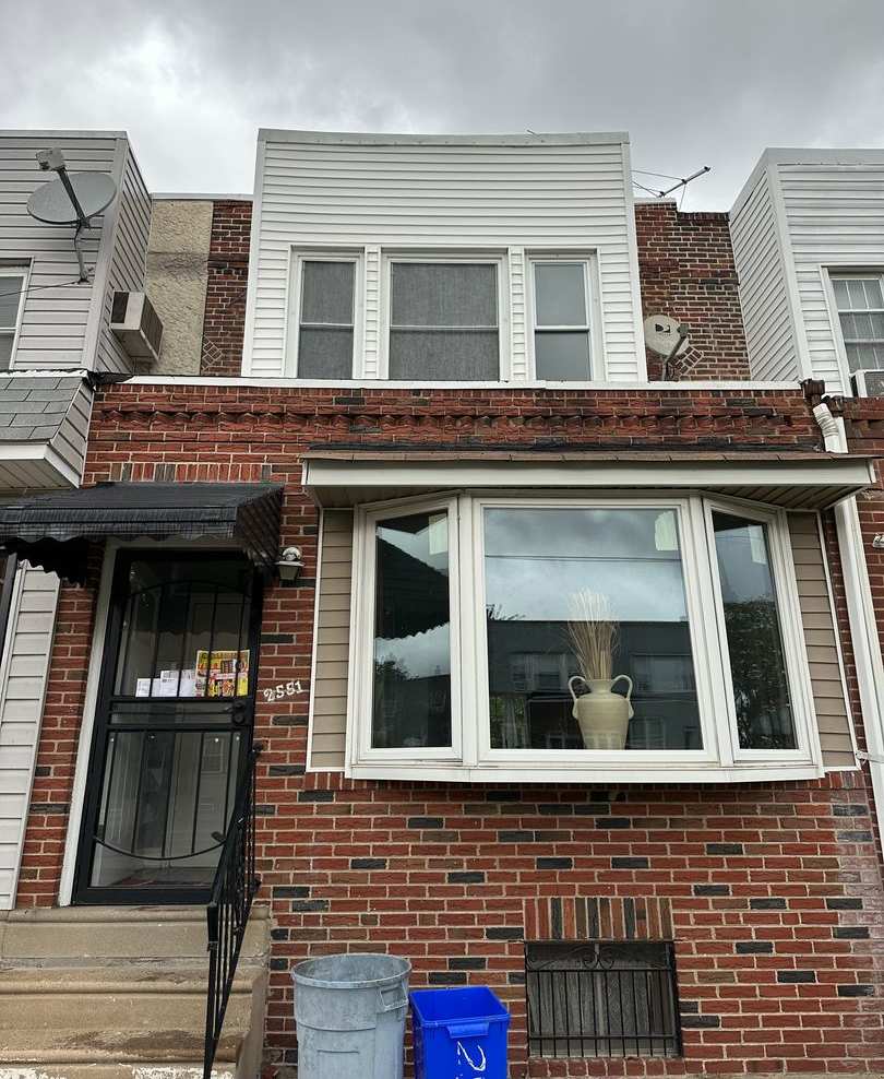 3 Bed 1 Bath Townhome in Elmwood