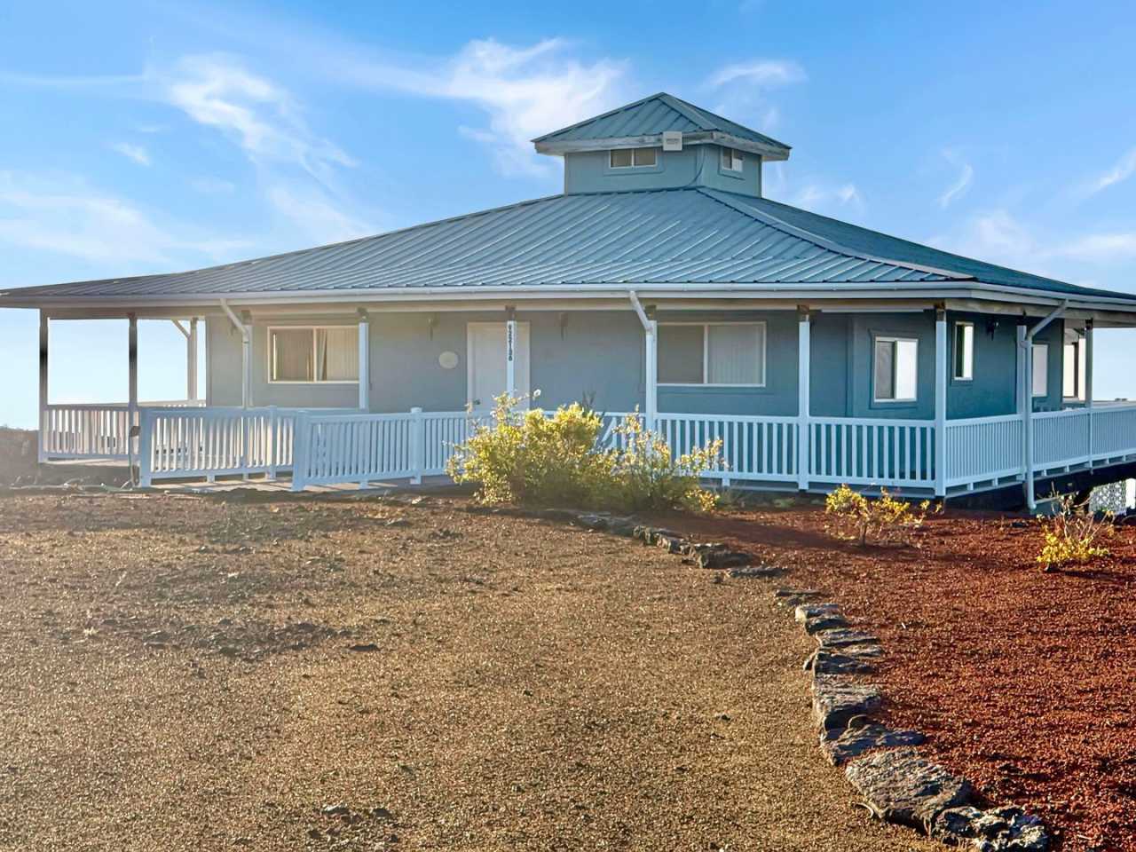 Escape to paradise with breathtaking vistas!