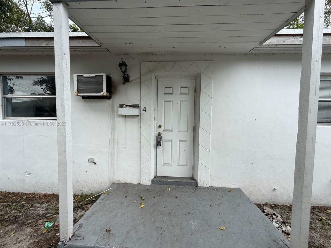 817 NW 10th St