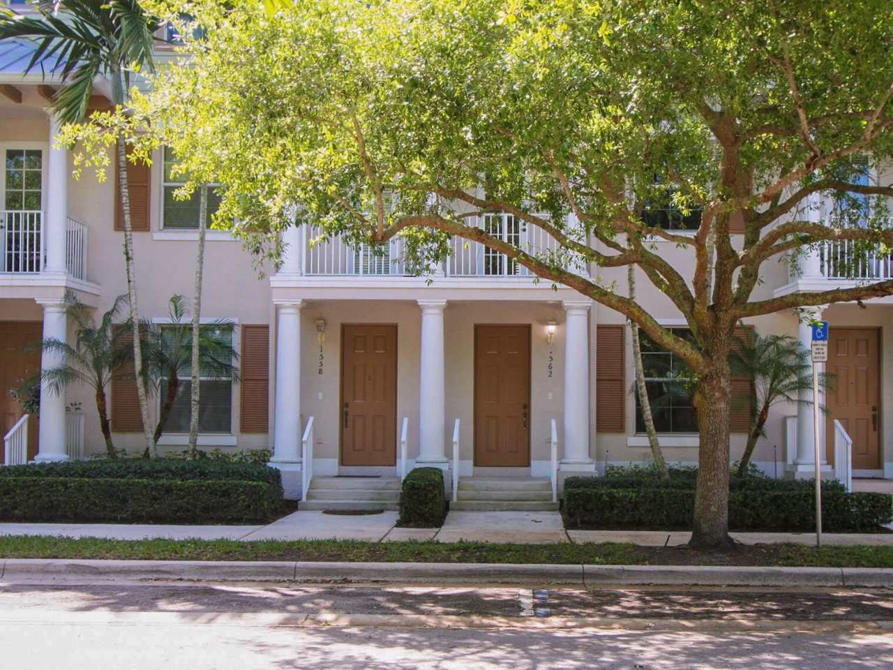 1562 Grande Cull Way