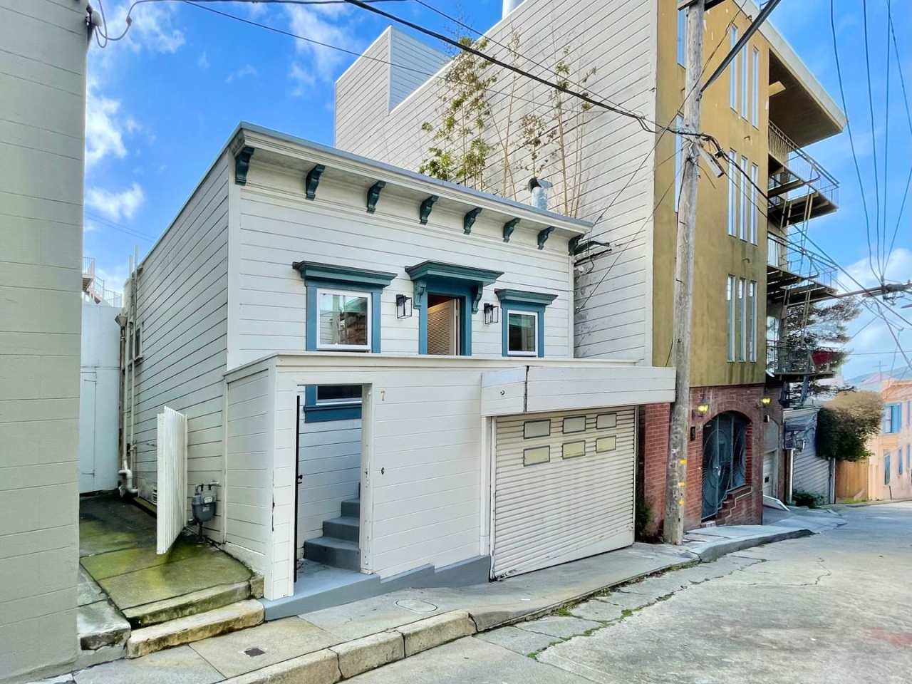 Charming North Beach 1 bed / 1 bath Single Family Home w/Bonus Room. Garage. Pet ok. PROGRESSIVE